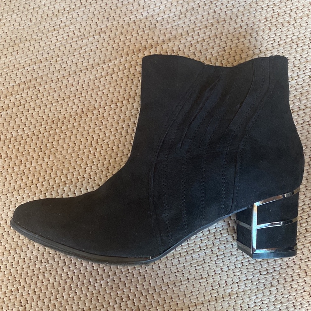 Cloudwalkers by Avenue Size 8 Wide Black Booties - Picture 7 of 17